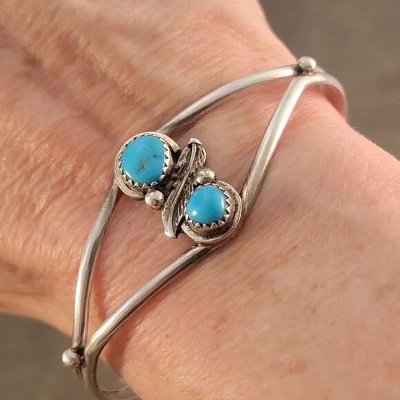 Vintage Sterling Navajo Two Turquoise Leaf Cuff - Picture 3 of 10